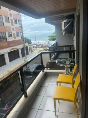 APARTAMENTO, MEIA PRAIA, 20 METROS DO MAR.